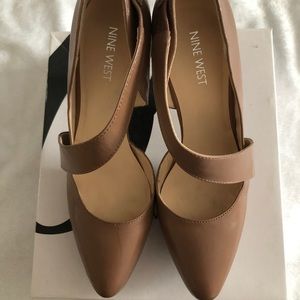 Nine West nude pumps